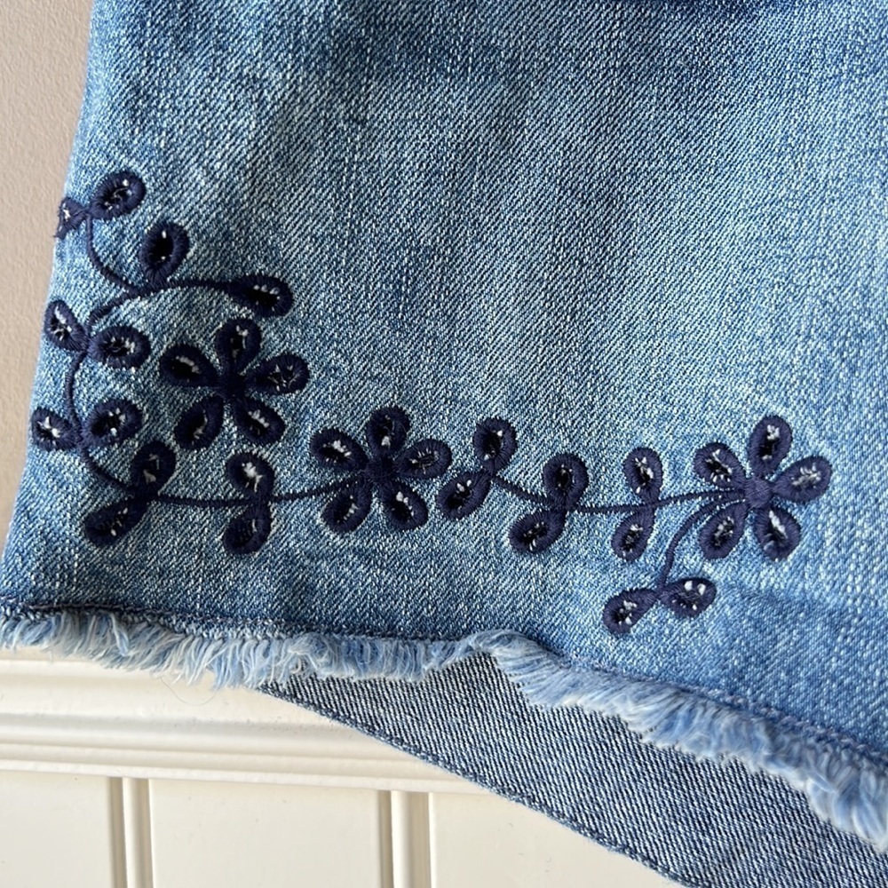 EVER NEW Denim Embroidered Mid Wash High Rise Frayed Jean Shorts Size 12 - Picture 2 of 9